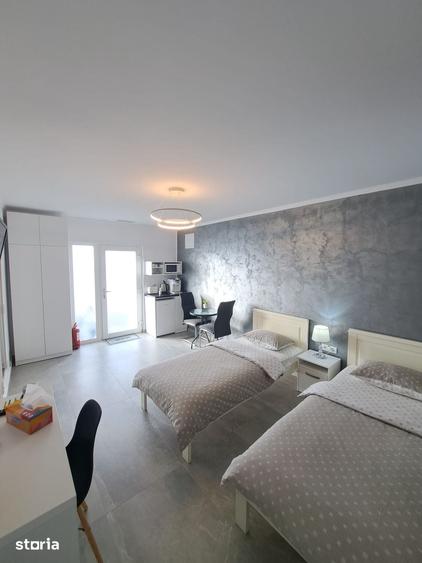 Casă cu 8 camere cu Teren 1600 Mp în Giarmata