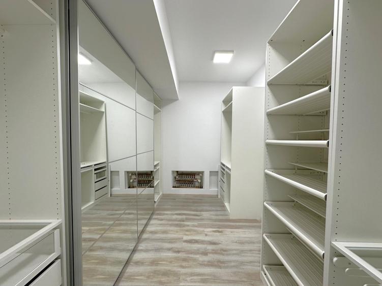 Penthouse cu 4 camere decomandat, mobilat în Herăstrău