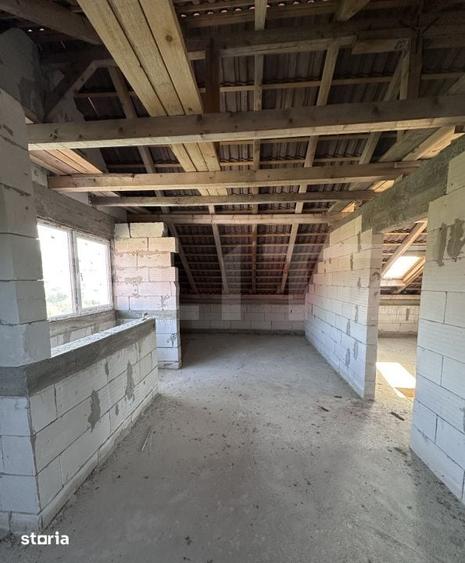 Casă cu 9 camere cu Teren 500 Mp în Feleacu