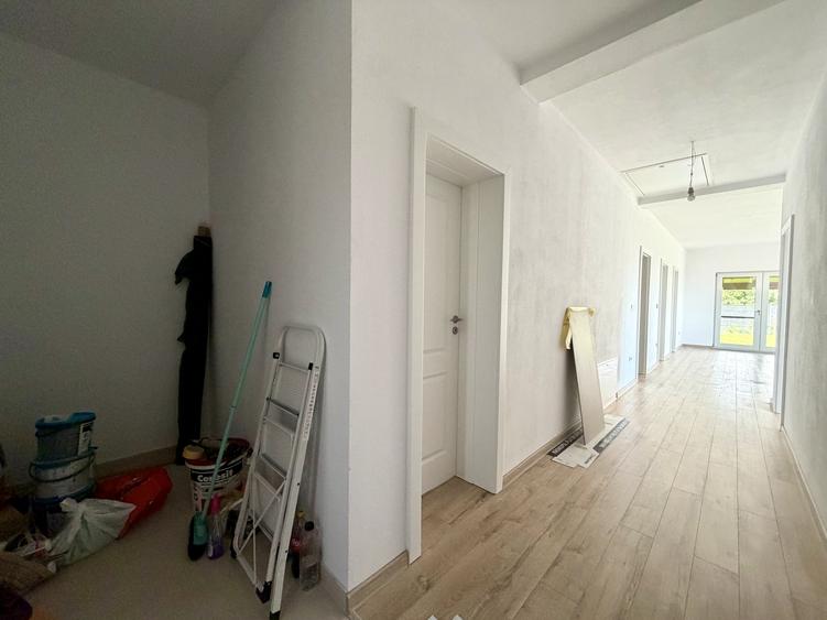 Casă individuală cu 4 camere cu Canalizare în Dumbrăvița