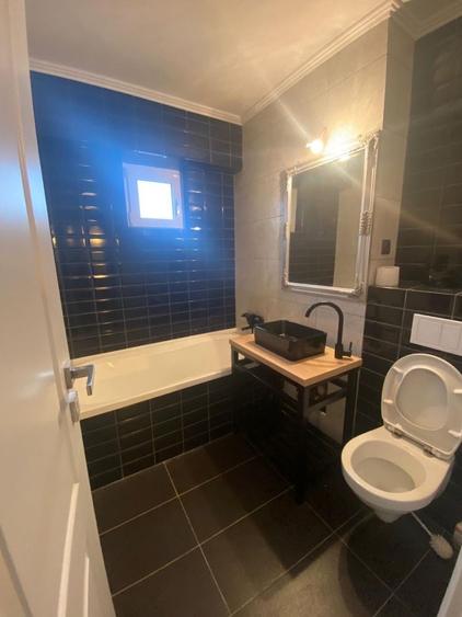 Apartament cu 4 camere decomandat, mobilat în Central