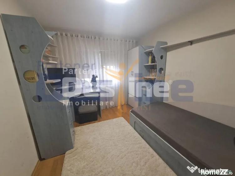 Apartament cu 3 camere decomandat în Galata