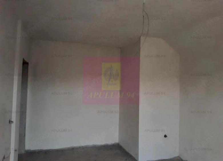 Casă cu 4 camere cu Teren 200 Mp în 1 Decembrie