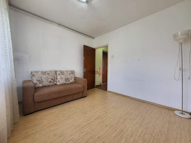 Apartament cu 3 camere decomandat în Ozana