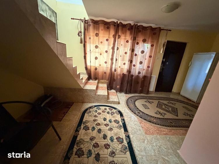 Casă cu 10 camere cu Teren 800 Mp în Costești
