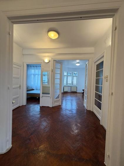 Apartament cu 3 camere semidecomandat în Ultracentral