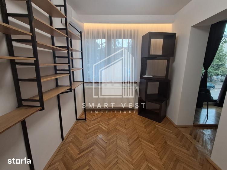 Apartament cu 4 camere semidecomandat în Central