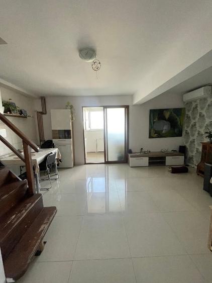 Apartament cu 3 camere decomandat, mobilat în Titan