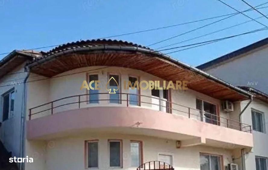 Casă cu 6 camere cu Teren 220 Mp în Vitan