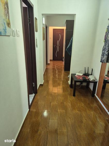 Apartament cu 4 camere semidecomandat în Crângași