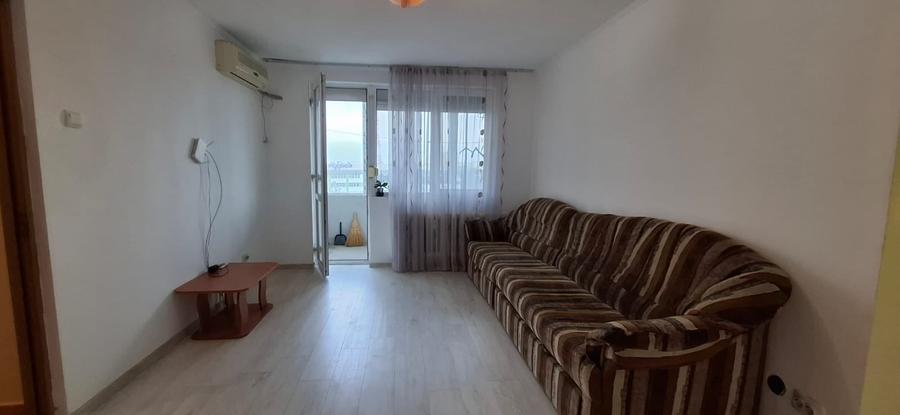Apartament cu 2 camere semidecomandat în Olteniței