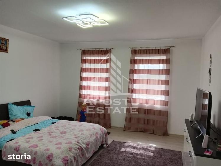 Casă cu 4 camere cu Teren 300 Mp în Remetea Mare
