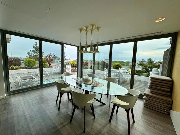 Penthouse cu 5 camere decomandat în Herăstrău
