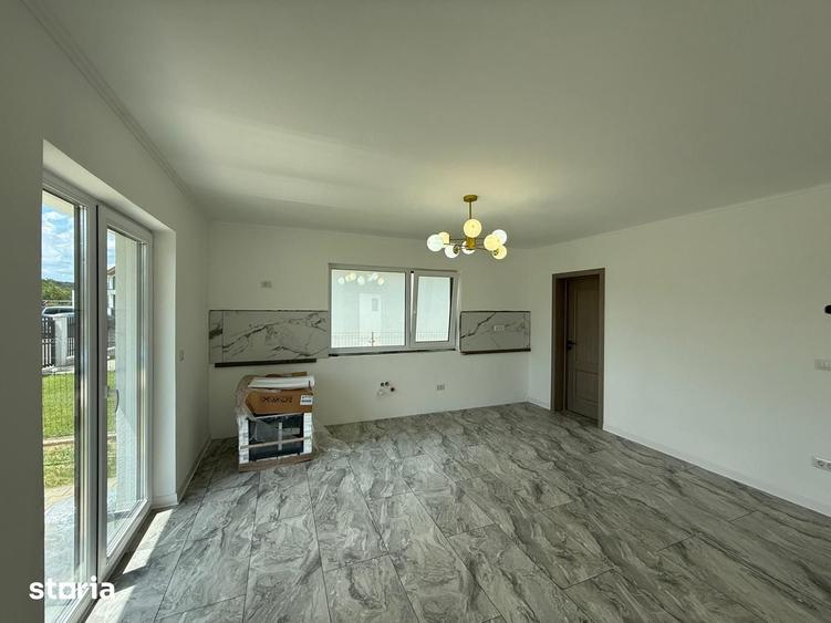 Casă cu 4 camere cu Teren 400 Mp în Central