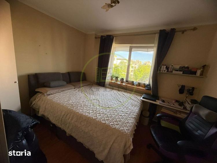 Apartament cu 3 camere semidecomandat în Craiovița Nouă