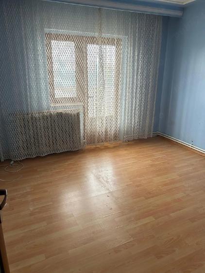 Apartament cu 4 camere decomandat în Radu Negru