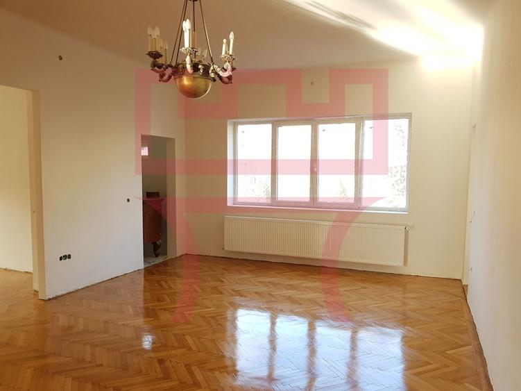 Apartament cu 3 camere semidecomandat, mobilat în Semicentral