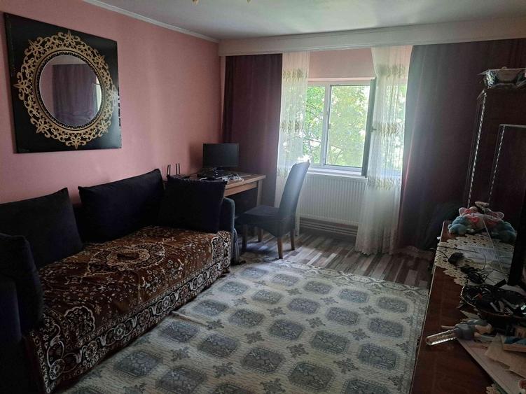 Apartament cu 4 camere decomandat în Carrefour
