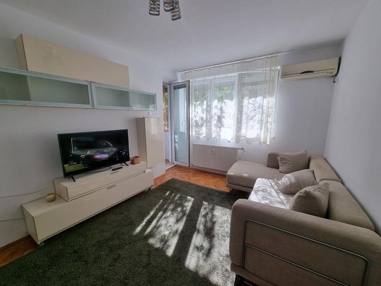 Apartament cu 3 camere semidecomandat în Cotroceni