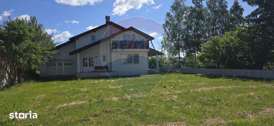 Casă cu 3 camere cu Teren 878 Mp în Central