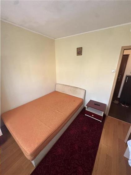 Apartament cu 3 camere semidecomandat, mobilat în Aradului