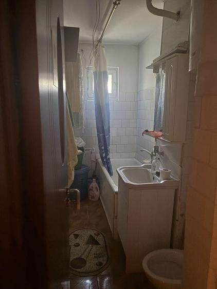 Apartament cu 3 camere semidecomandat în Popoveni