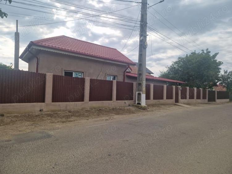 Casă cu 4 camere în Mărăcineni
