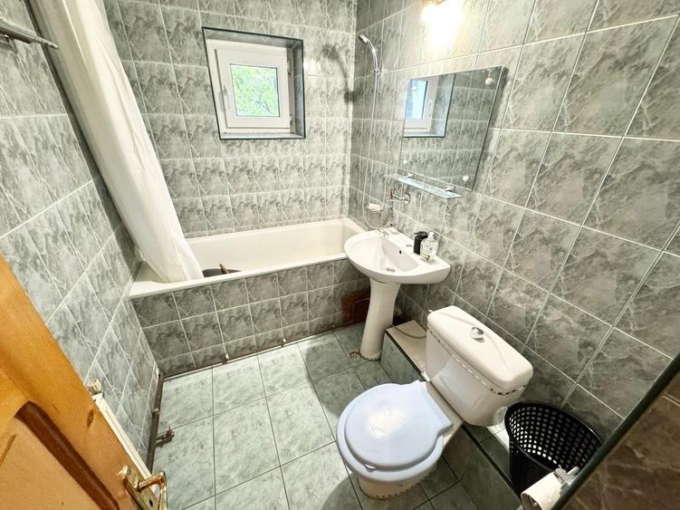 Apartament cu 2 camere decomandat în Nicolina