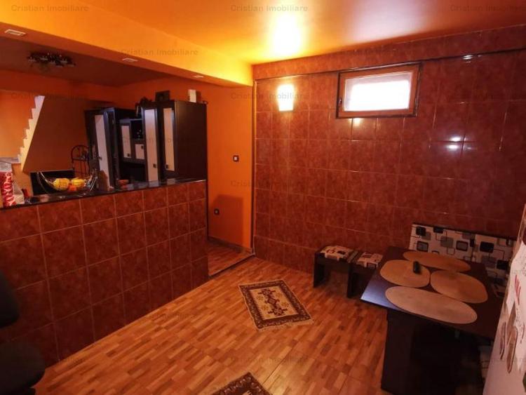 Casă cu 5 camere cu Canalizare în Central