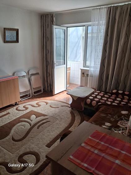 Apartament cu 3 camere semidecomandat în Tomis Nord