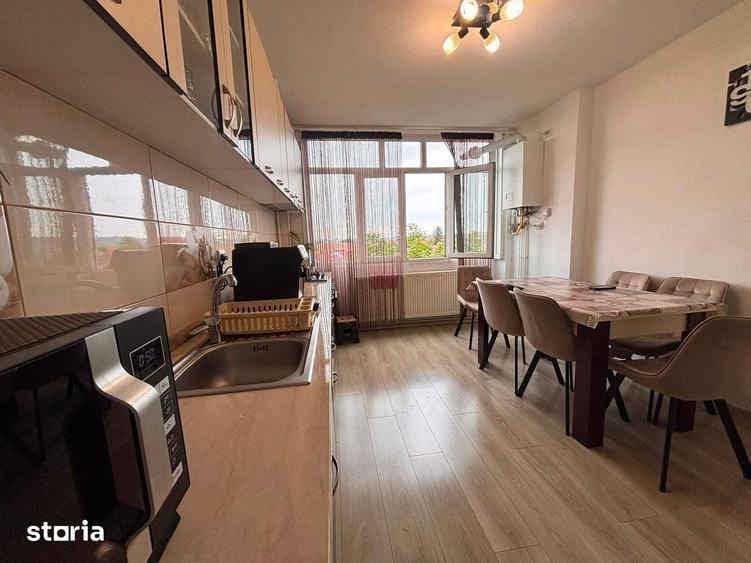 Apartament cu 3 camere decomandat în Trei Stejari