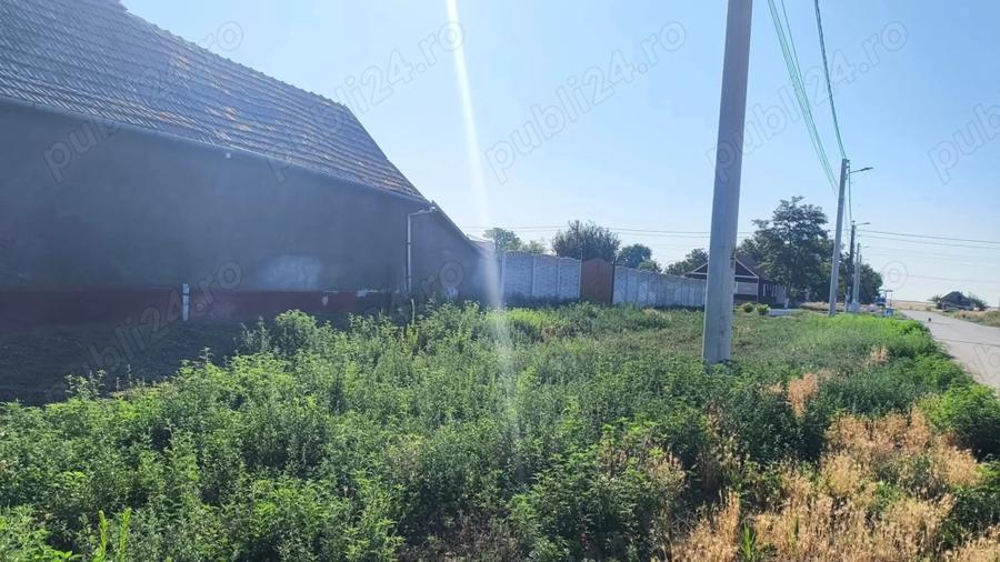 Casă cu 3 camere cu Teren 993 Mp în Pesac