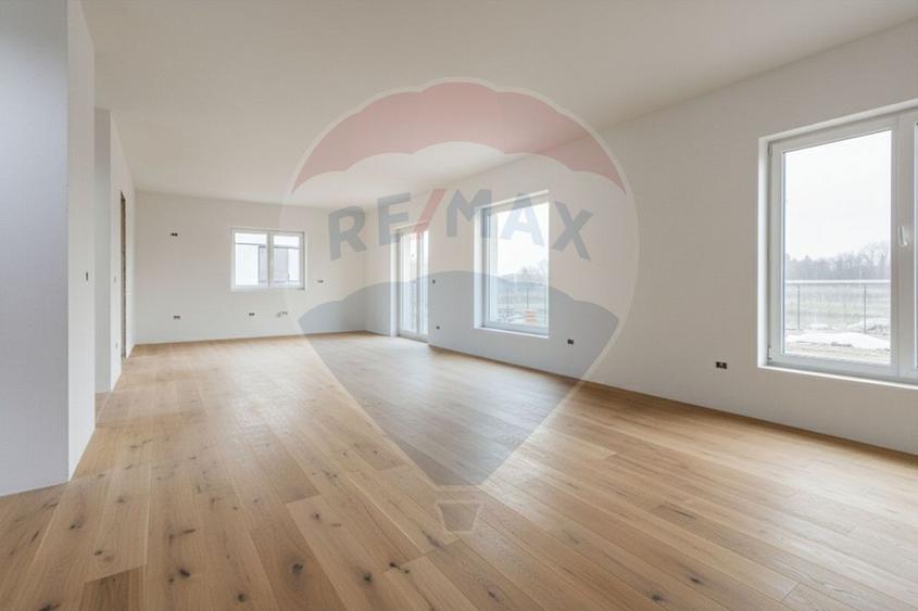 Casă cu 4 camere cu Teren 614 Mp în Giarmata
