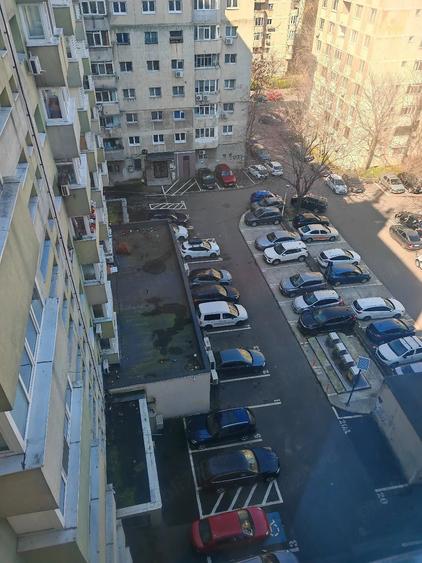 Apartament cu 3 camere decomandat în Crângași