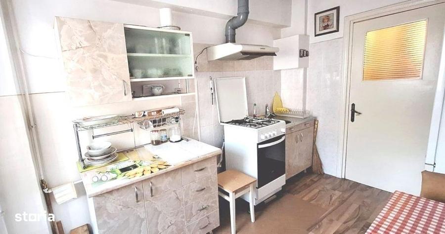 Apartament cu 3 camere decomandat, mobilat în Galata
