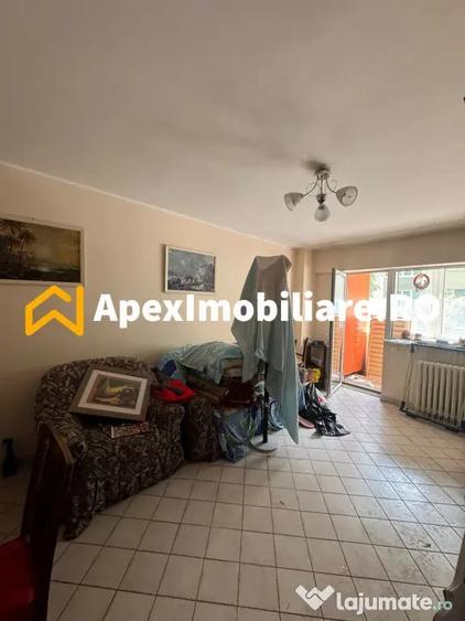 Apartament cu 3 camere decomandat în Valea Ialomiței