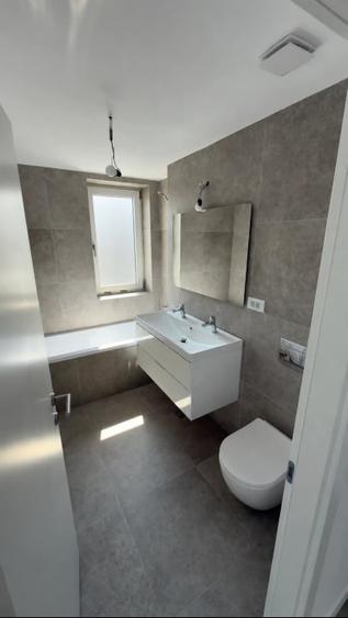 Apartament cu 3 camere decomandat în Baza 3