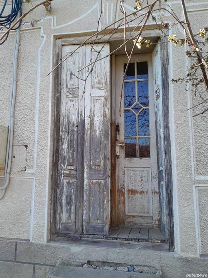 Casă cu 4 camere în Bănia