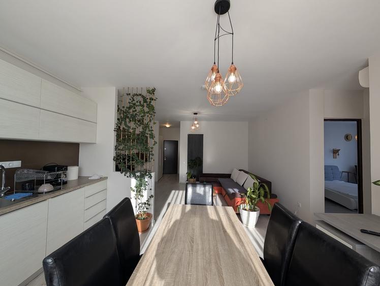 Apartament cu 3 camere semidecomandat, mobilat în Florești — fotografia 3