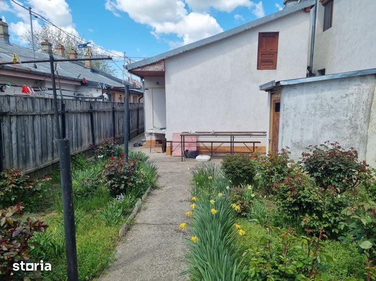 Casă cu 4 camere decomandat cu Teren 280 Mp în Gării