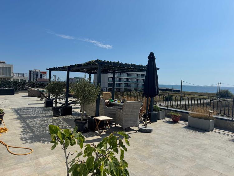 Apartament cu 4 camere decomandat, mobilat în Exterior Vest