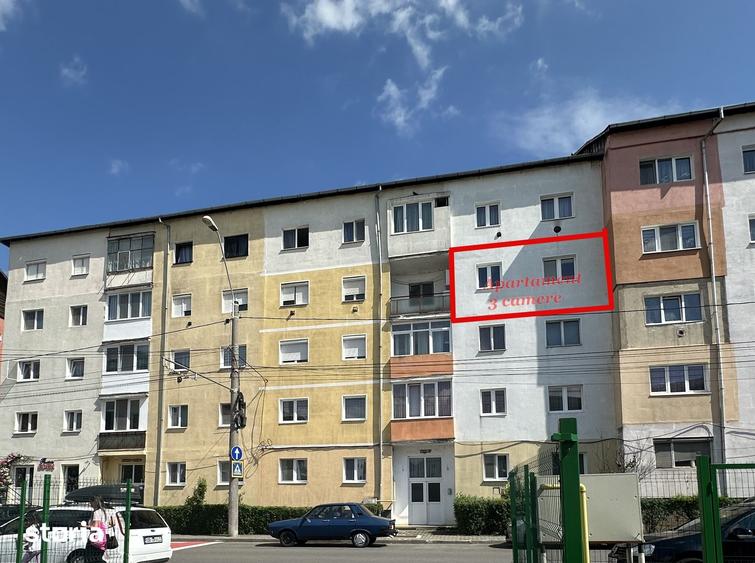 Apartament cu 3 camere decomandat în Vitrometan