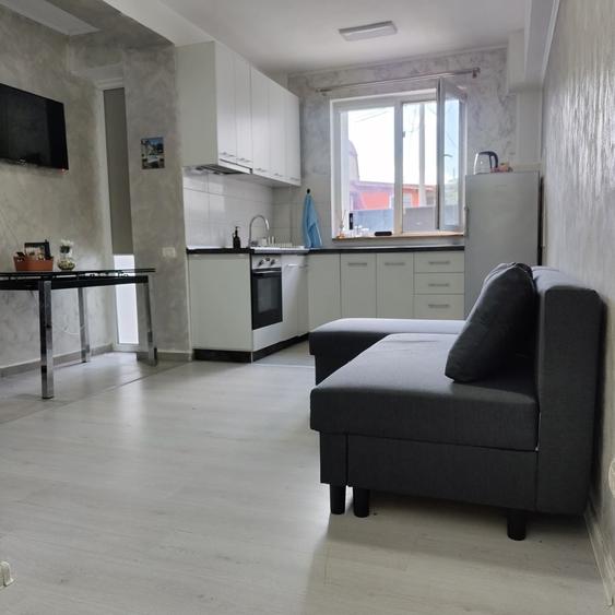 Apartament cu 2 camere semidecomandat în Tei