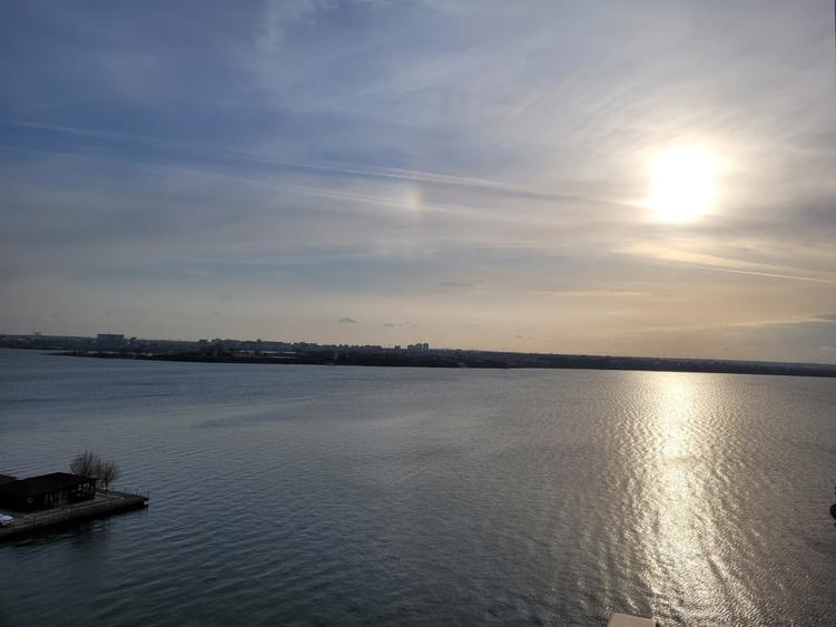 Apartament cu 3 camere semidecomandat, mobilat în Central