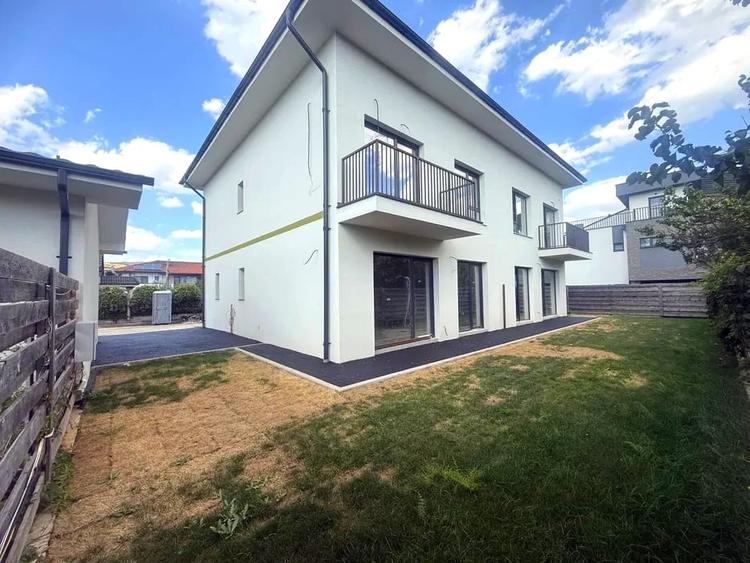 Duplex cu 6 camere cu Canalizare în Florești