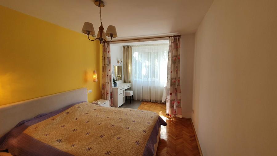 Apartament cu 3 camere semidecomandat în Tudor