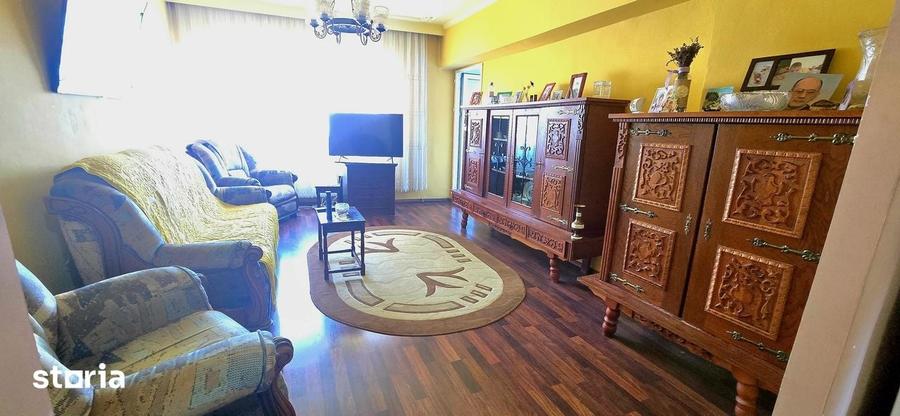 Vanzare Apartament 3 camere , Ultracentral Targovi?te , Etaj 6/8 - 8