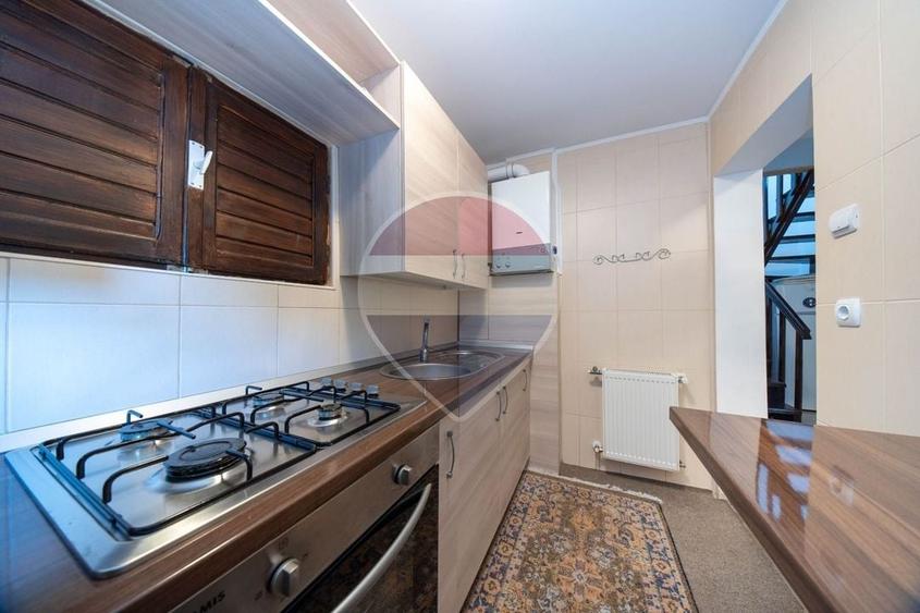 Casă individuală cu 3 camere cu Teren 214 Mp în Central