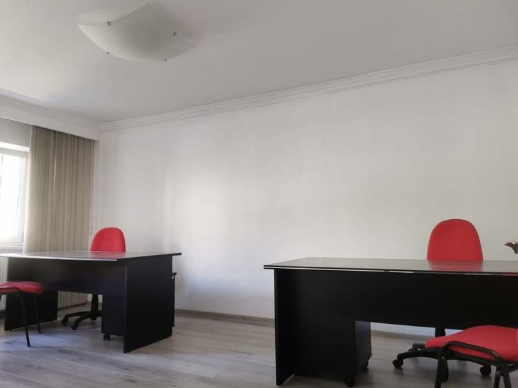 Apartament cu 4 camere decomandat în Exterior Vest