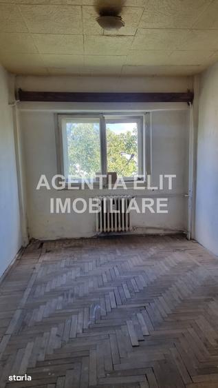 Apartament cu 3 camere semidecomandat în Central